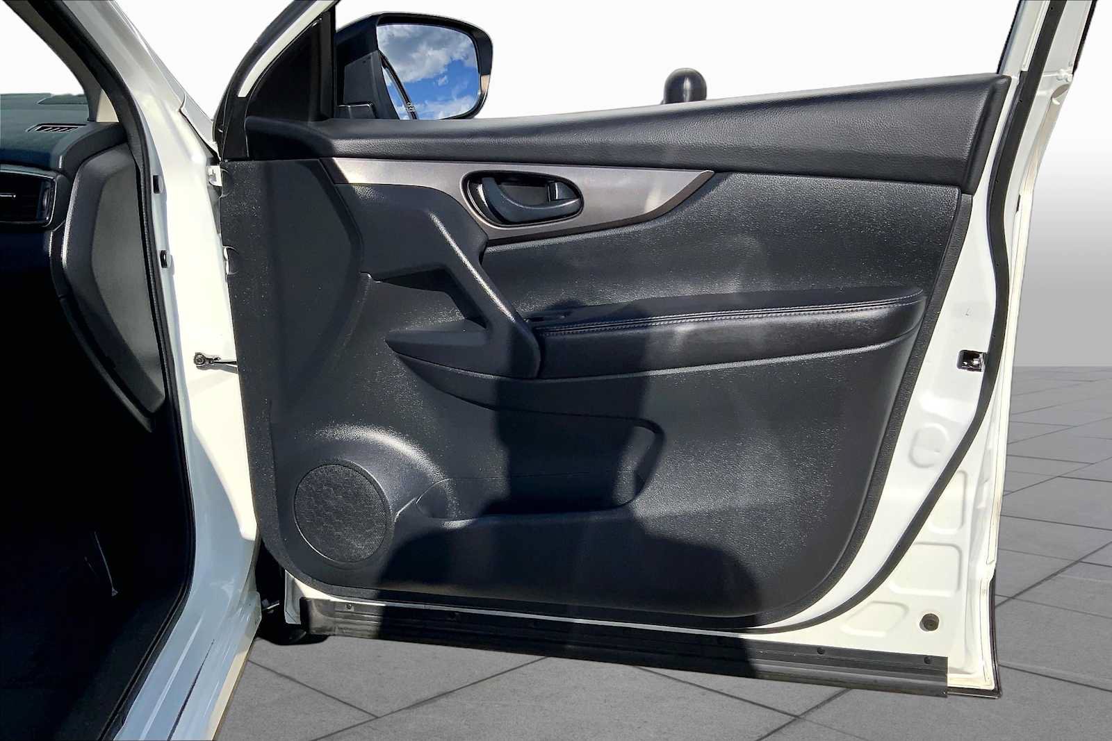 Used 2017 Nissan Rogue Sport S w/ S Appearance Package AWD/4WD image 21