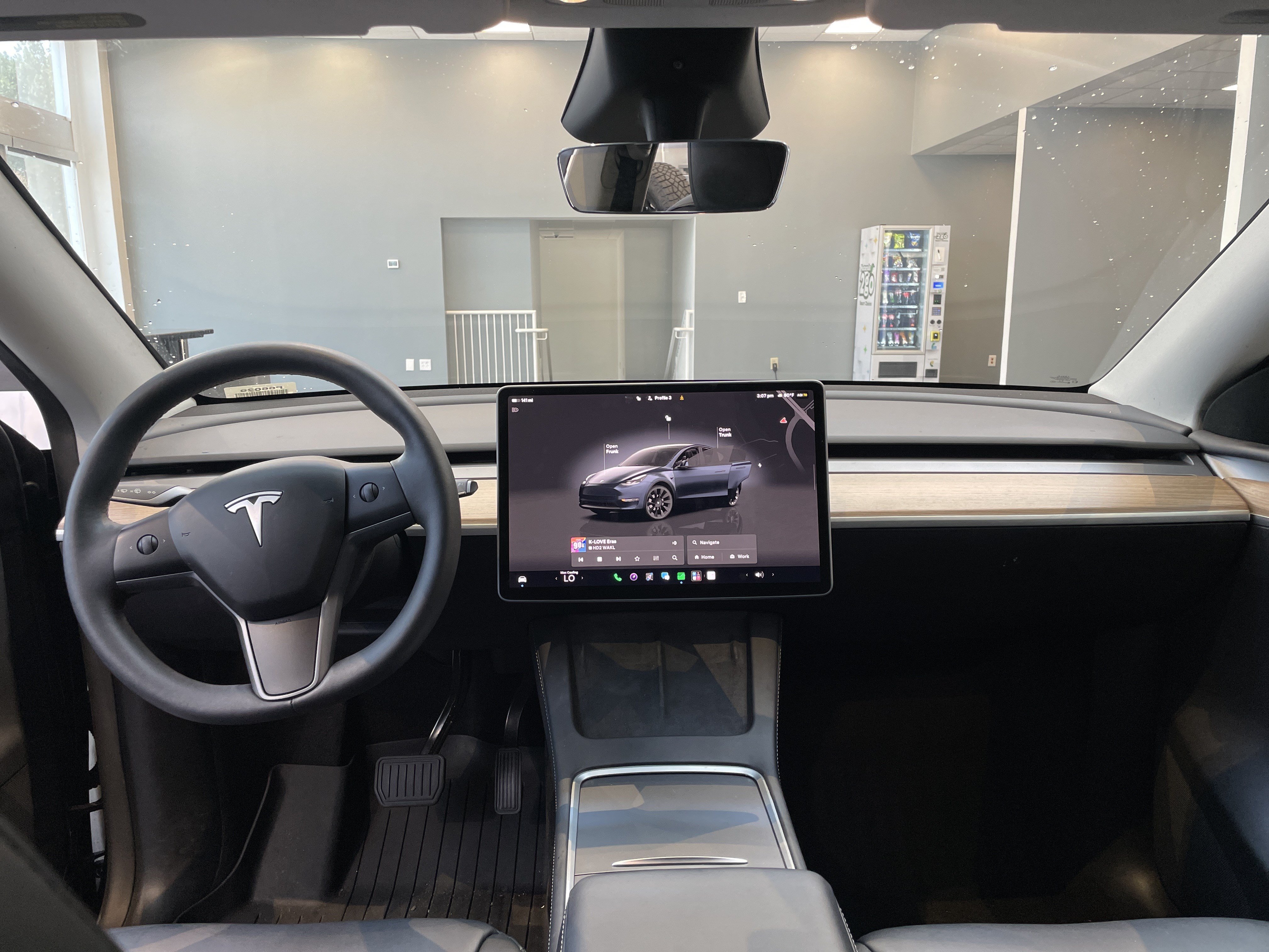 Used 2025 Tesla Model Y Long Range AWD/4WD image 29