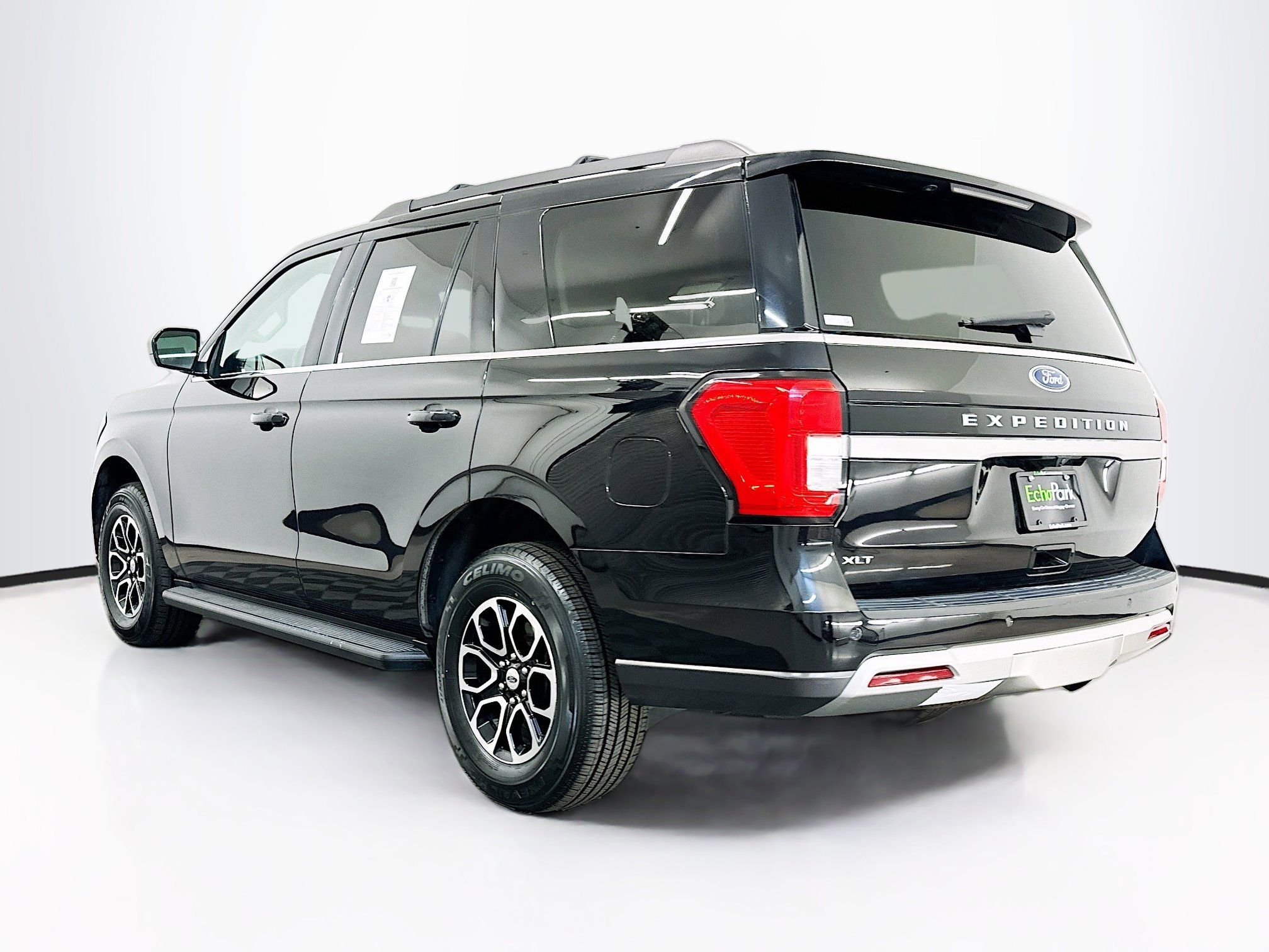 Used 2024 Ford Expedition XLT image 5