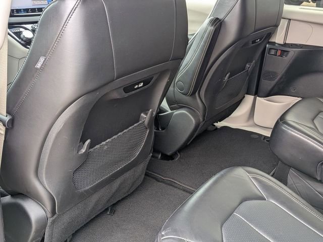 Used 2024 Chrysler Pacifica Touring-L image 26