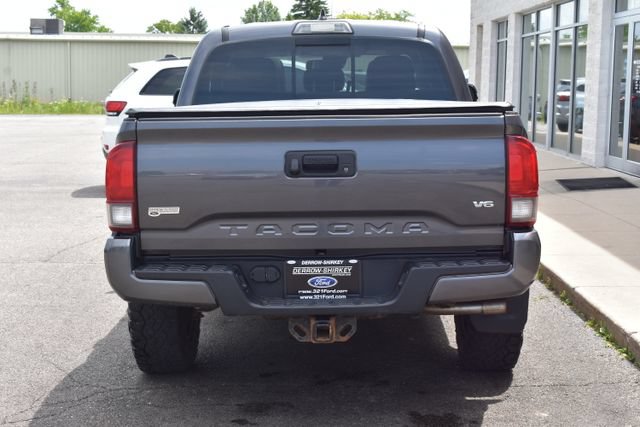 Used 2018 Toyota Tacoma SR5 AWD/4WD image 11