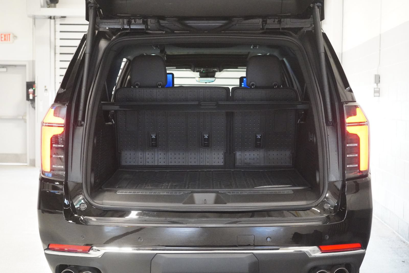 Used 2025 Chevrolet Suburban Premier AWD/4WD image 34