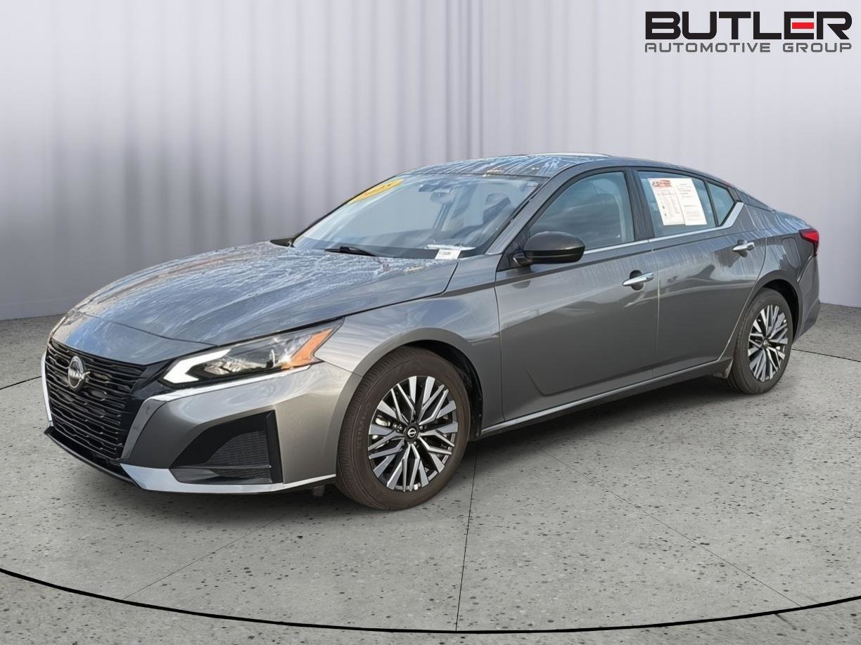 Used 2025 Nissan Altima 2.5 SV FWD image 2