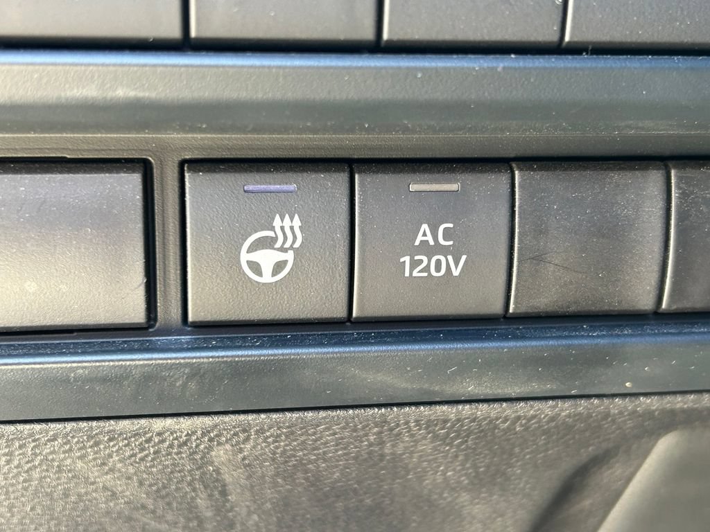 Used 2025 Toyota Tundra Limited AWD/4WD image 27