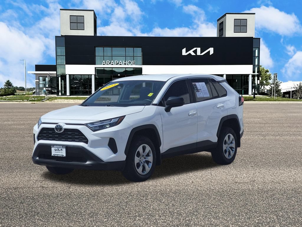 Used 2023 Toyota RAV4 LE AWD/4WD image 4