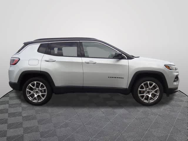 Used 2025 Jeep Compass Limited AWD/4WD image 4