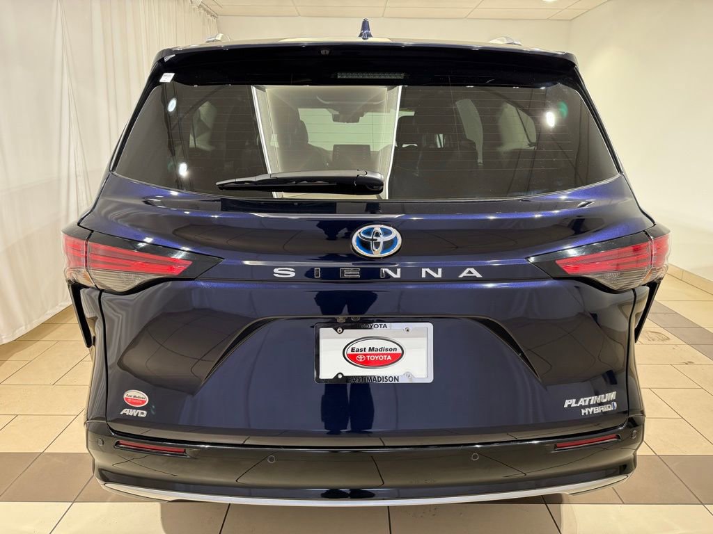 Certified 2023 Toyota Sienna Platinum image 3
