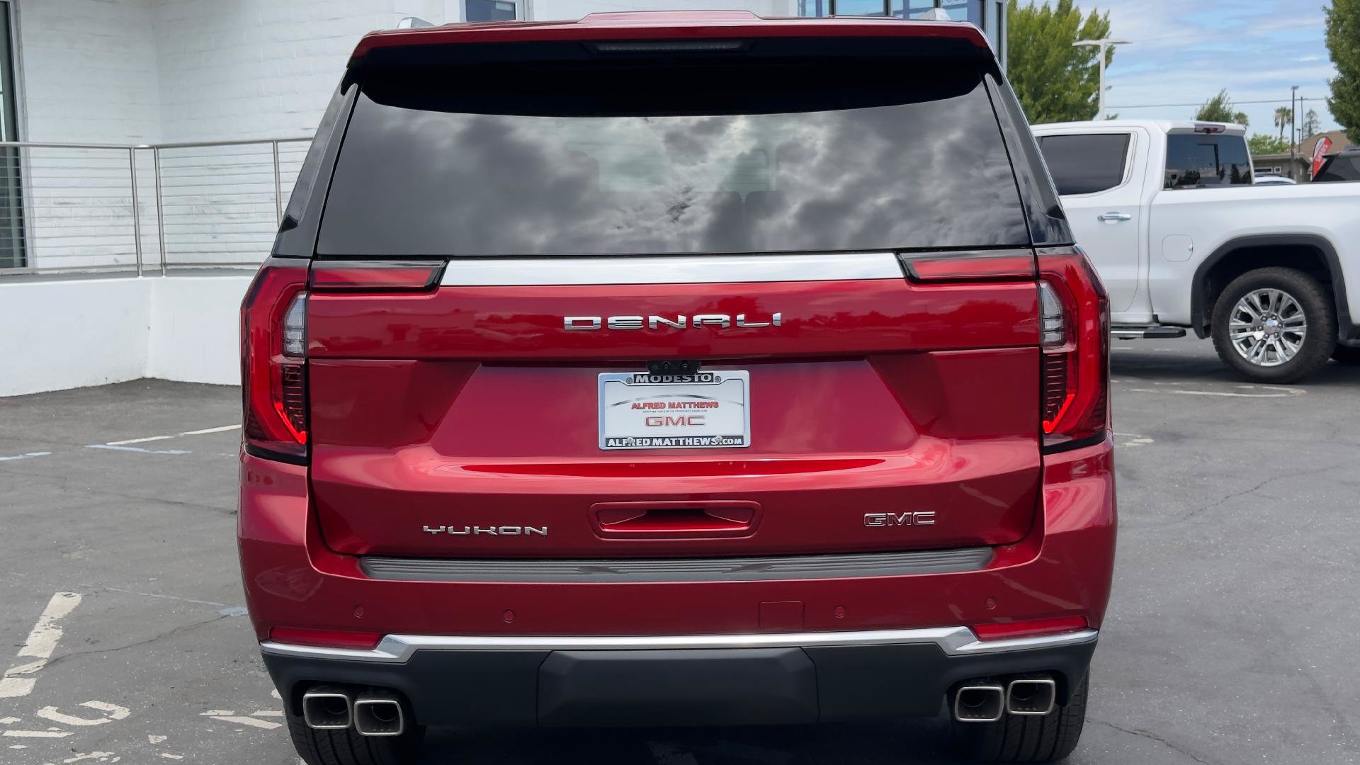 New 2026 GMC Yukon XL Denali w/ Denali Reserve Package AWD/4WD image 6