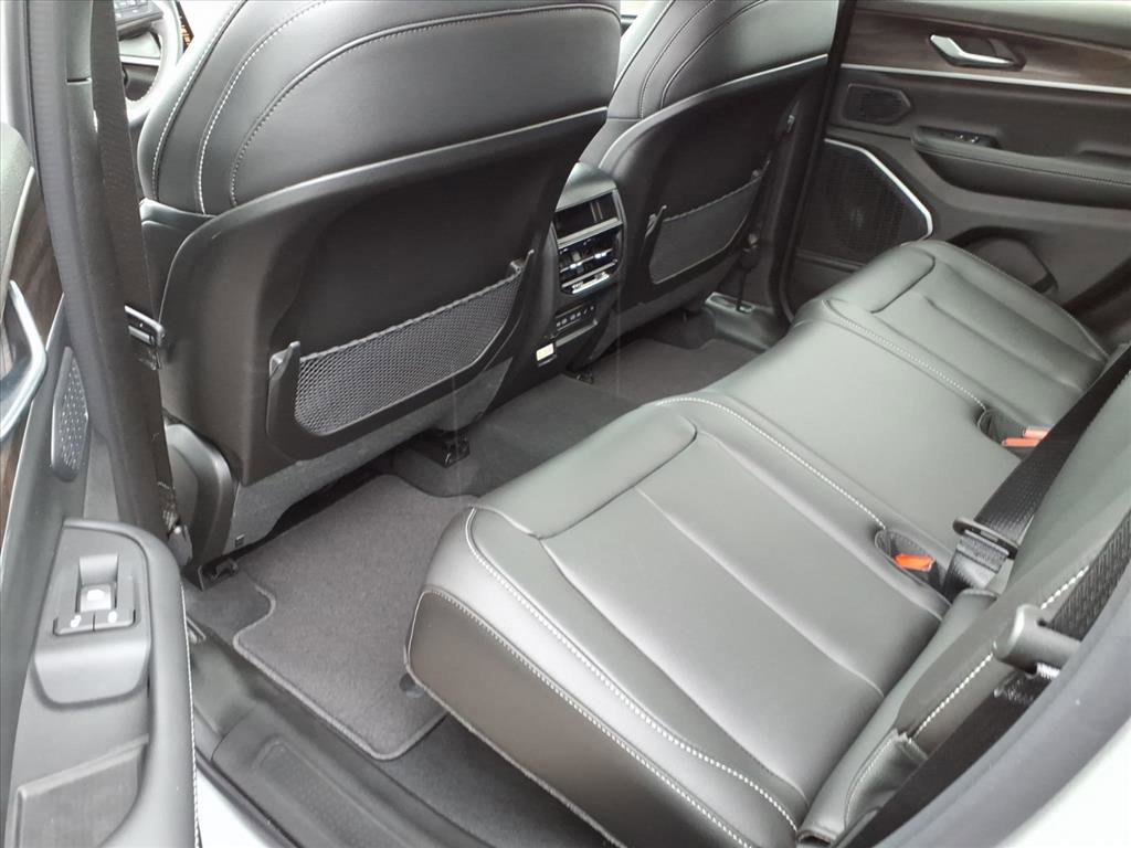 New 2026 Jeep Grand Cherokee Limited image 32