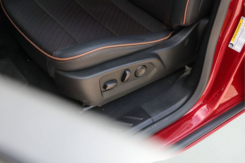 Used 2026 GMC Canyon AT4 w/ Technology Plus Package image 11