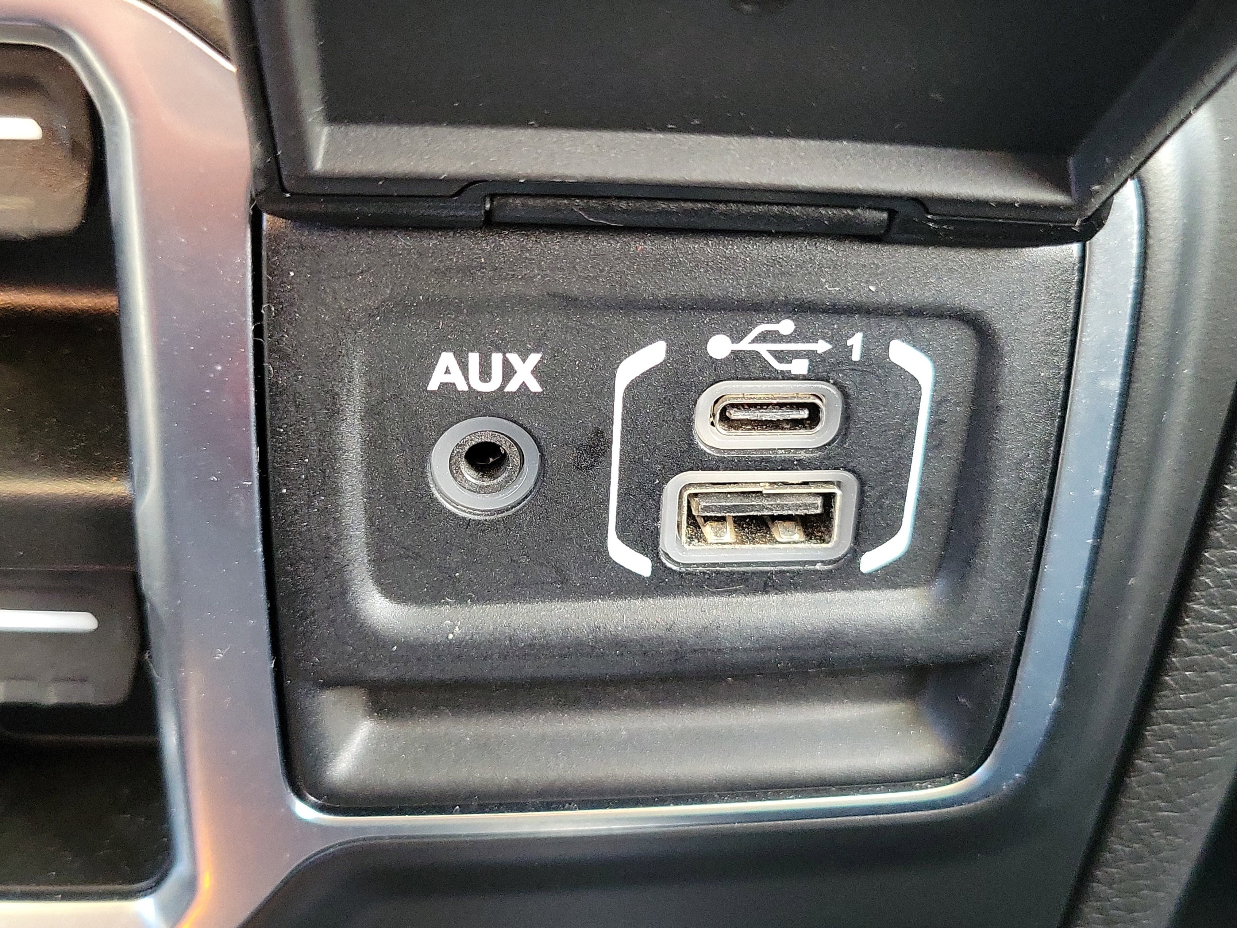 Used 2023 Jeep Wrangler Sahara image 24