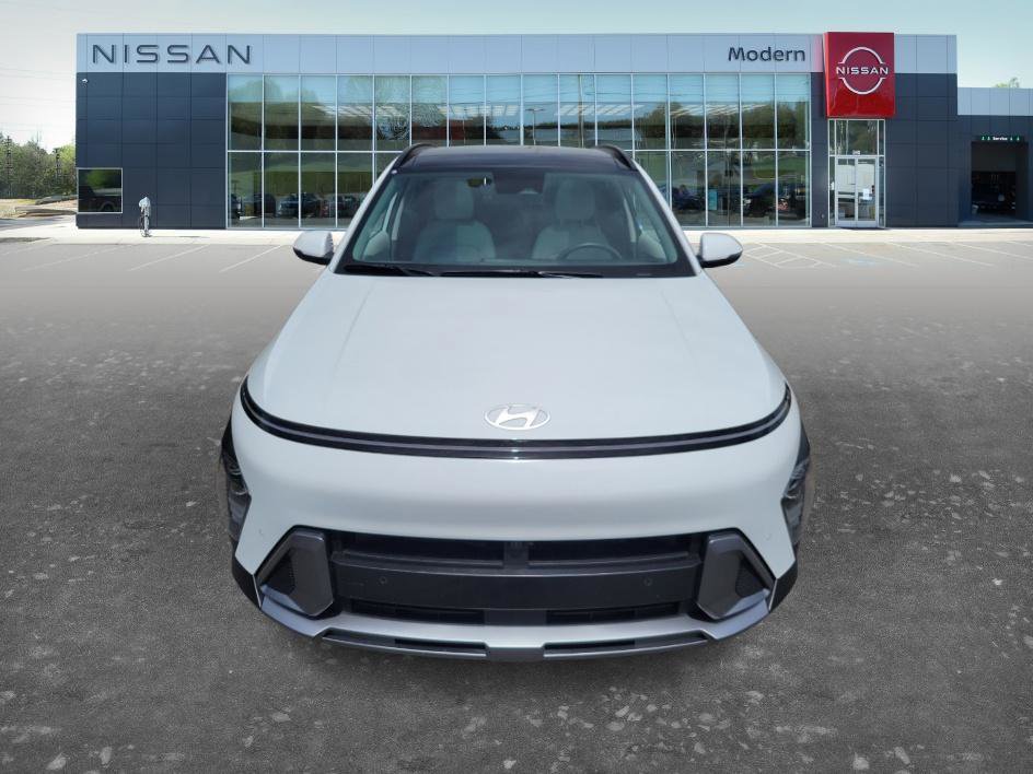 Used 2025 Hyundai Kona Limited FWD image 2