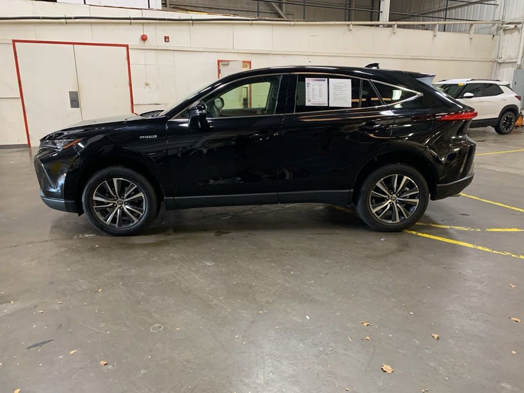 Used 2021 Toyota Venza LE image 3