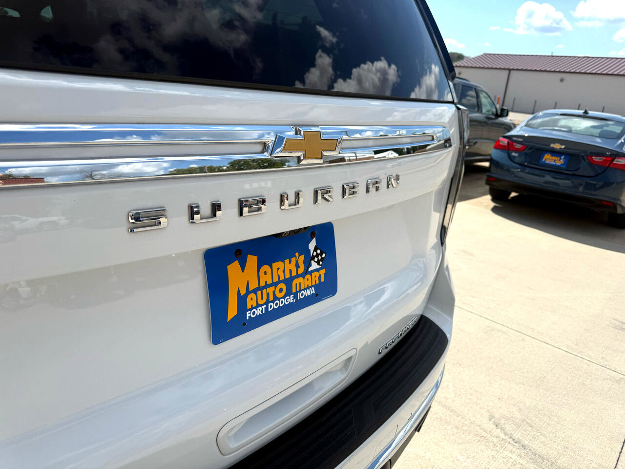 Used 2021 Chevrolet Suburban Premier w/ Premium Package image 34
