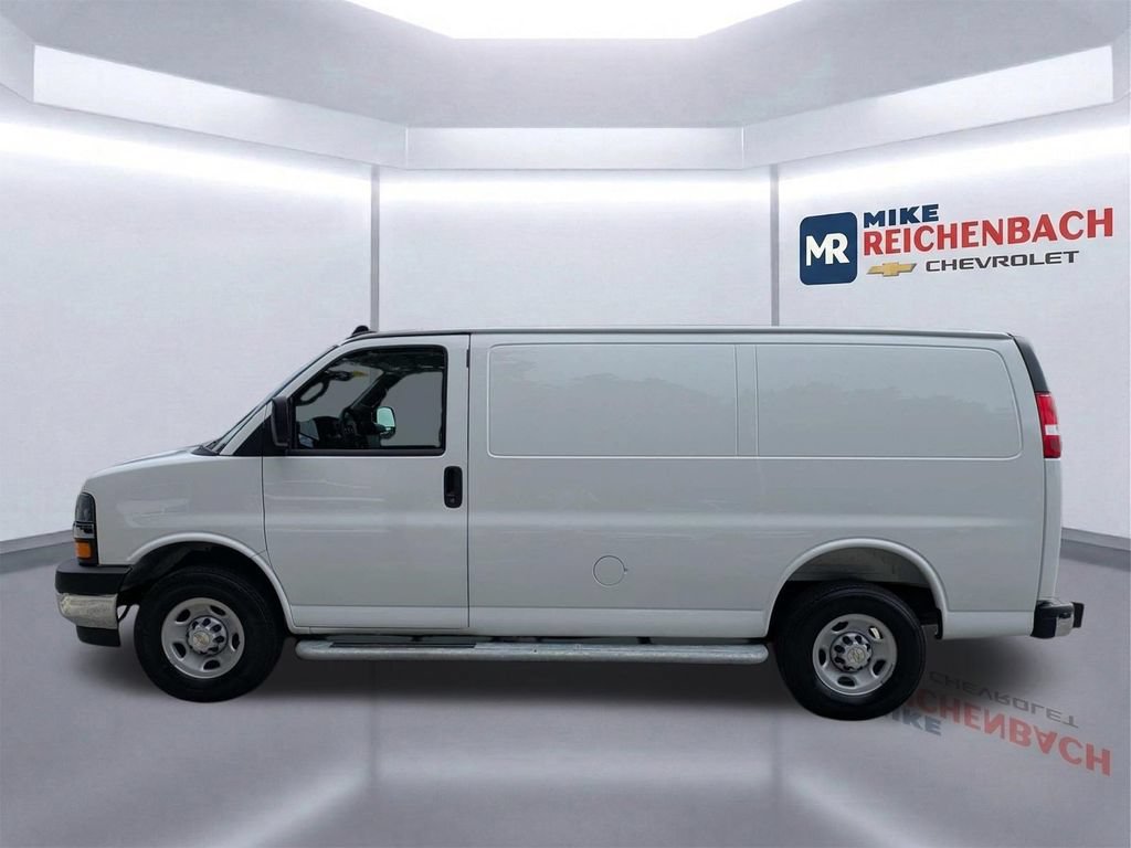Used 2025 Chevrolet Express 2500 w/ Driver Convenience Package RWD image 7