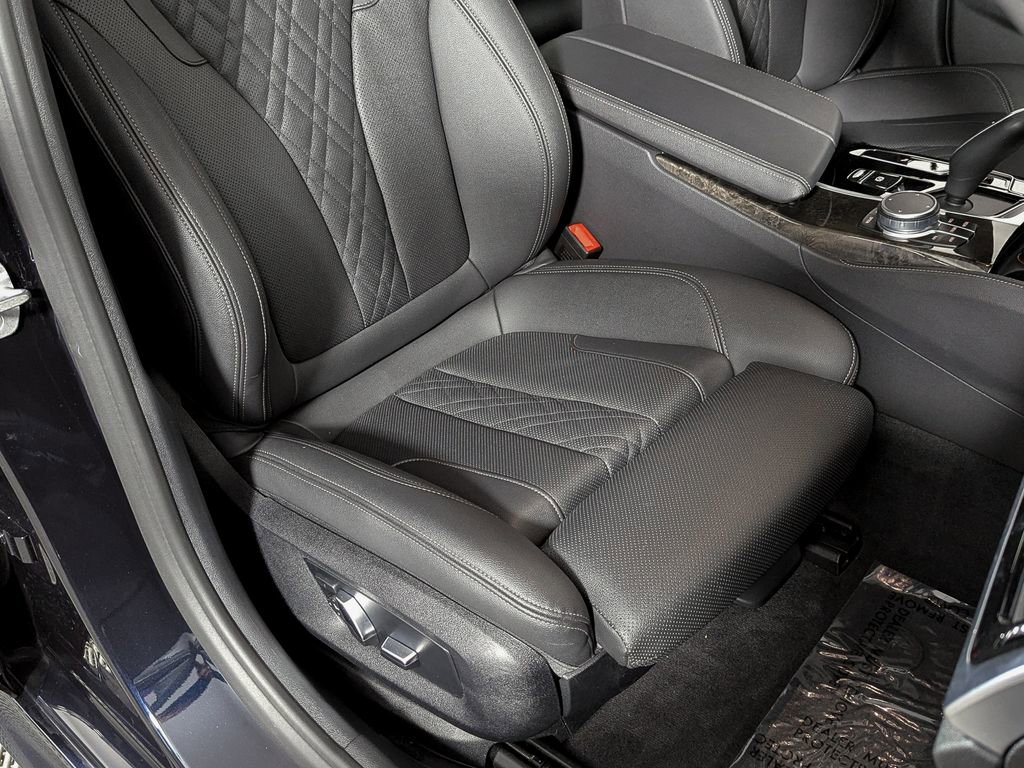 Used 2021 BMW 540i xDrive w/ M Sport Package image 32