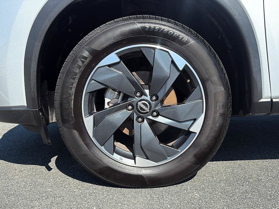 Certified 2025 Nissan Rogue SV AWD/4WD image 9