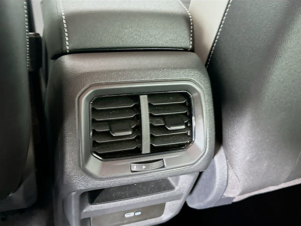 Used 2025 Volkswagen Taos SE image 32