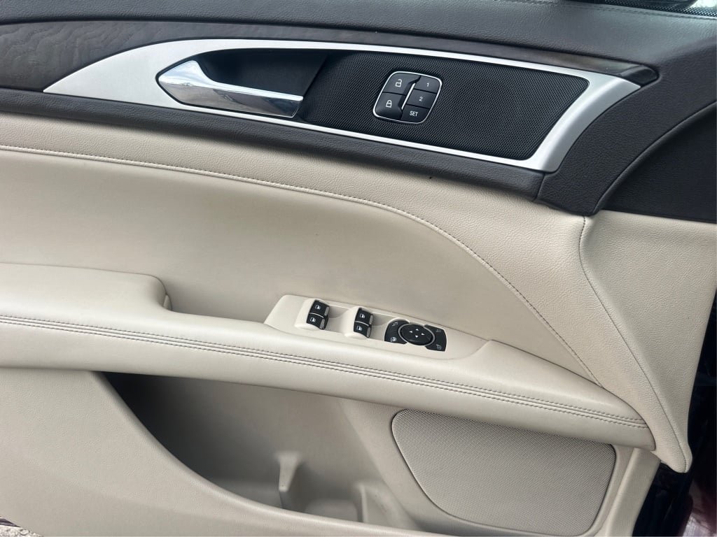 Used 2017 Lincoln MKZ Reserve w/ Climate Package FWD image 28