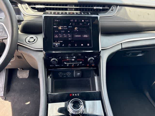 Used 2023 Jeep Grand Cherokee Altitude RWD image 20