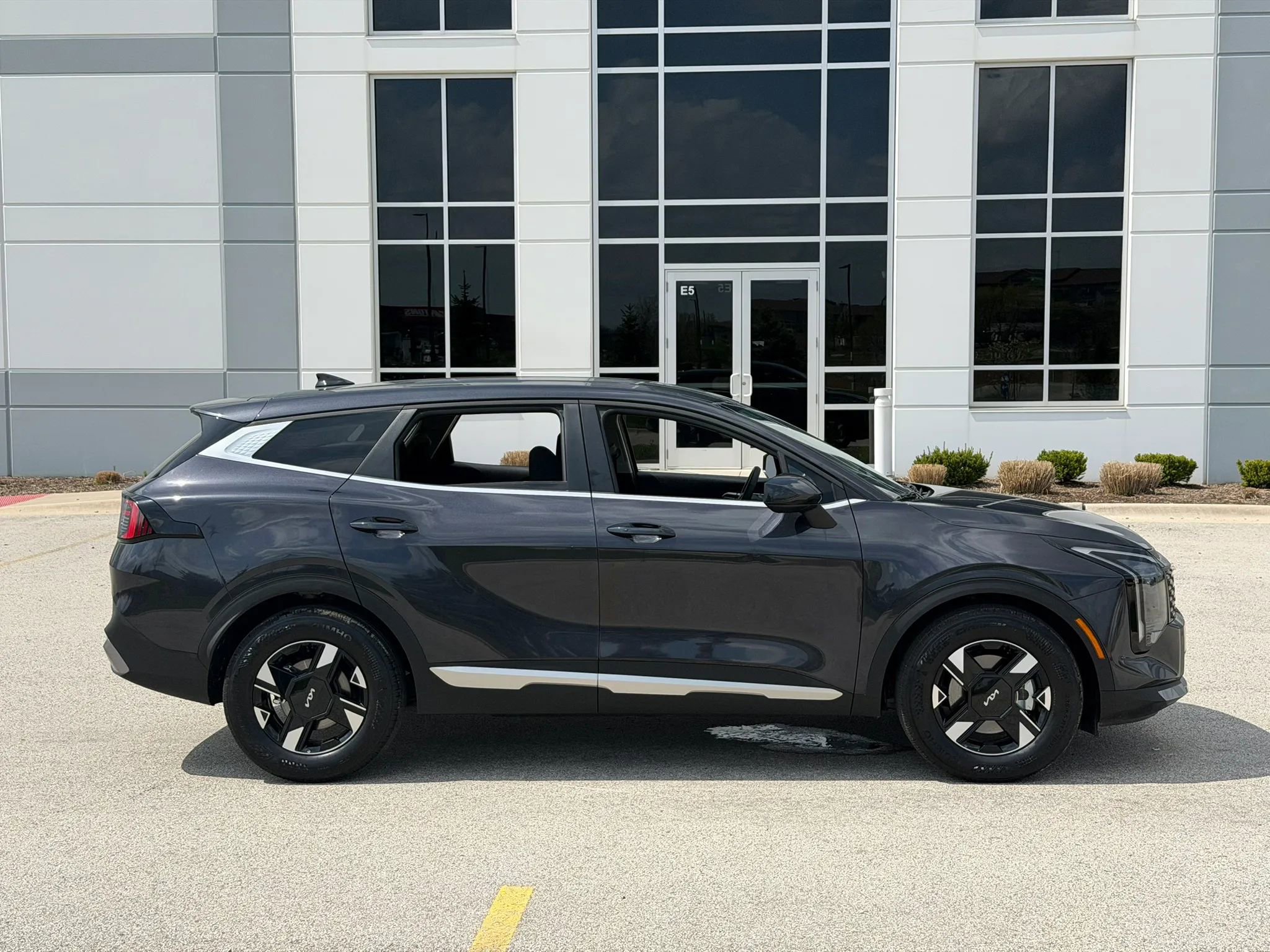 Used 2026 Kia Sportage LX FWD image 4