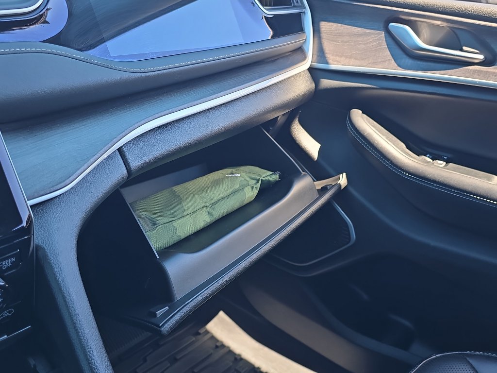 Used 2023 Jeep Grand Cherokee 30th Anniversary image 32