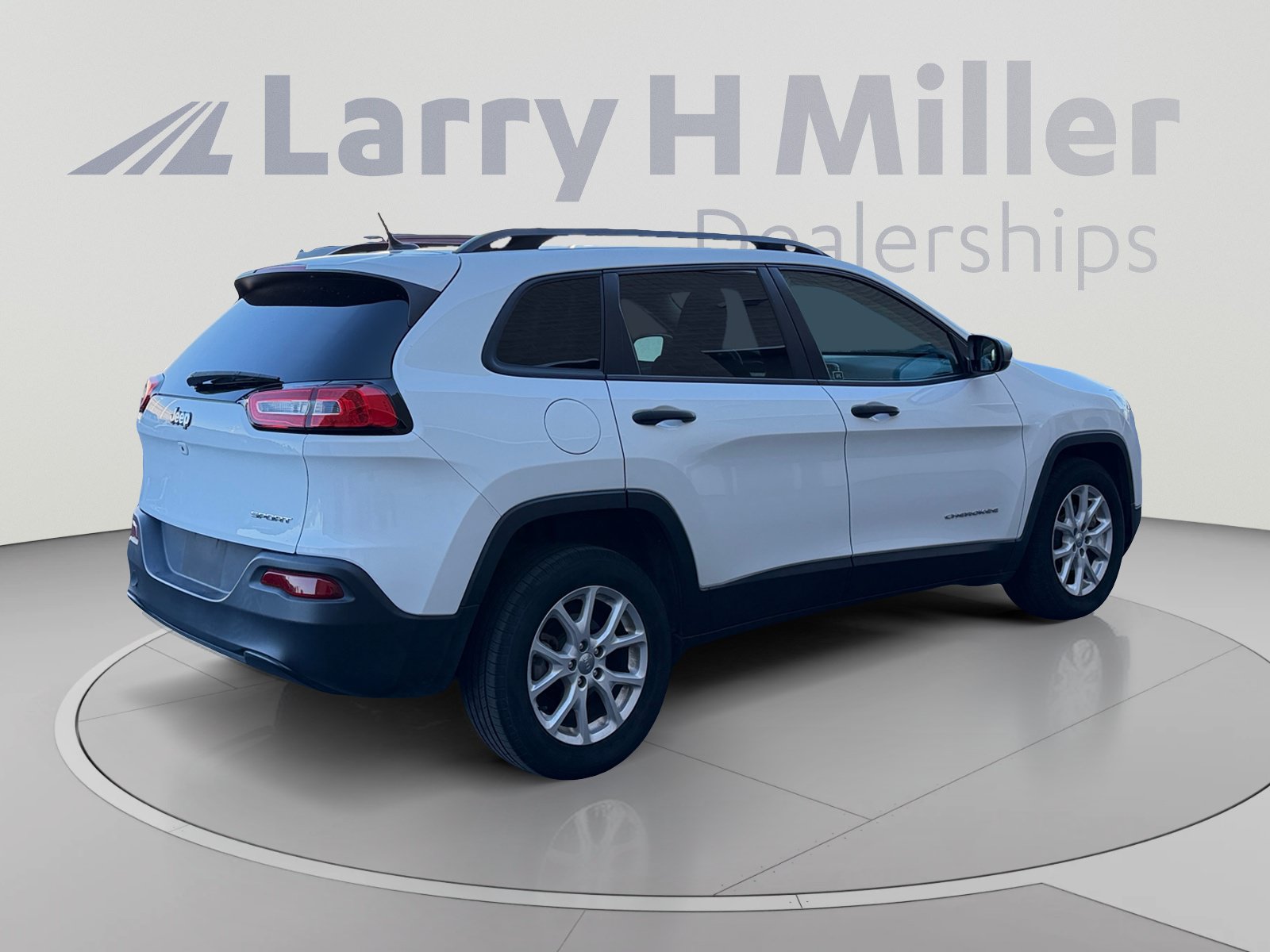 Used 2016 Jeep Cherokee Sport FWD image 5