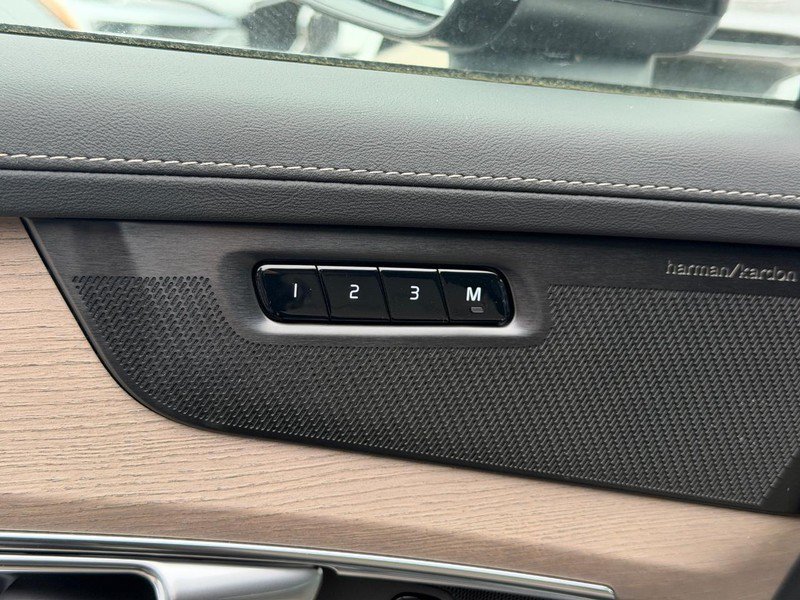 New 2026 Volvo XC90 T8 Plus w/ Protection Package AWD/4WD image 10