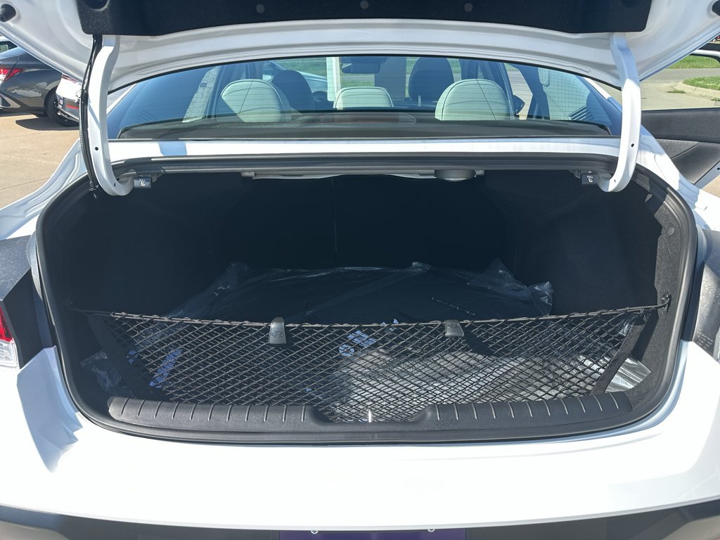 New 2026 Hyundai Elantra Limited FWD image 35