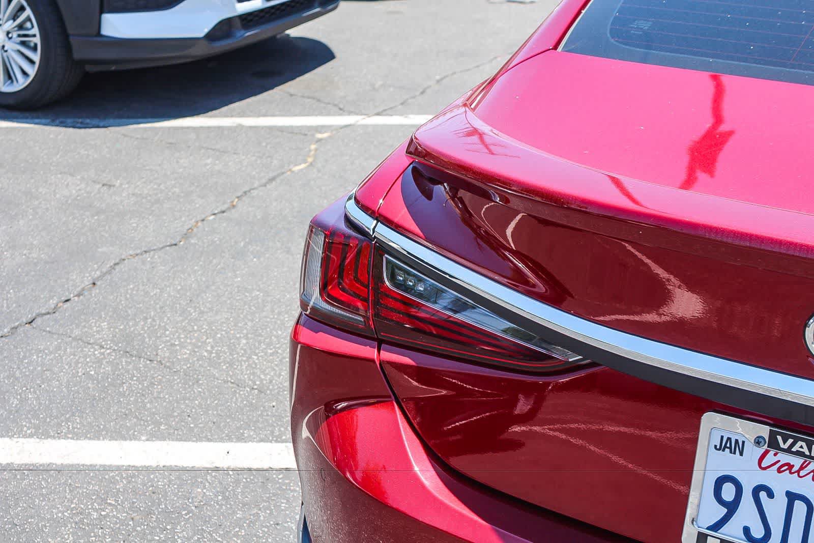 Used 2025 Lexus ES 300h w/ Premium Package FWD image 8