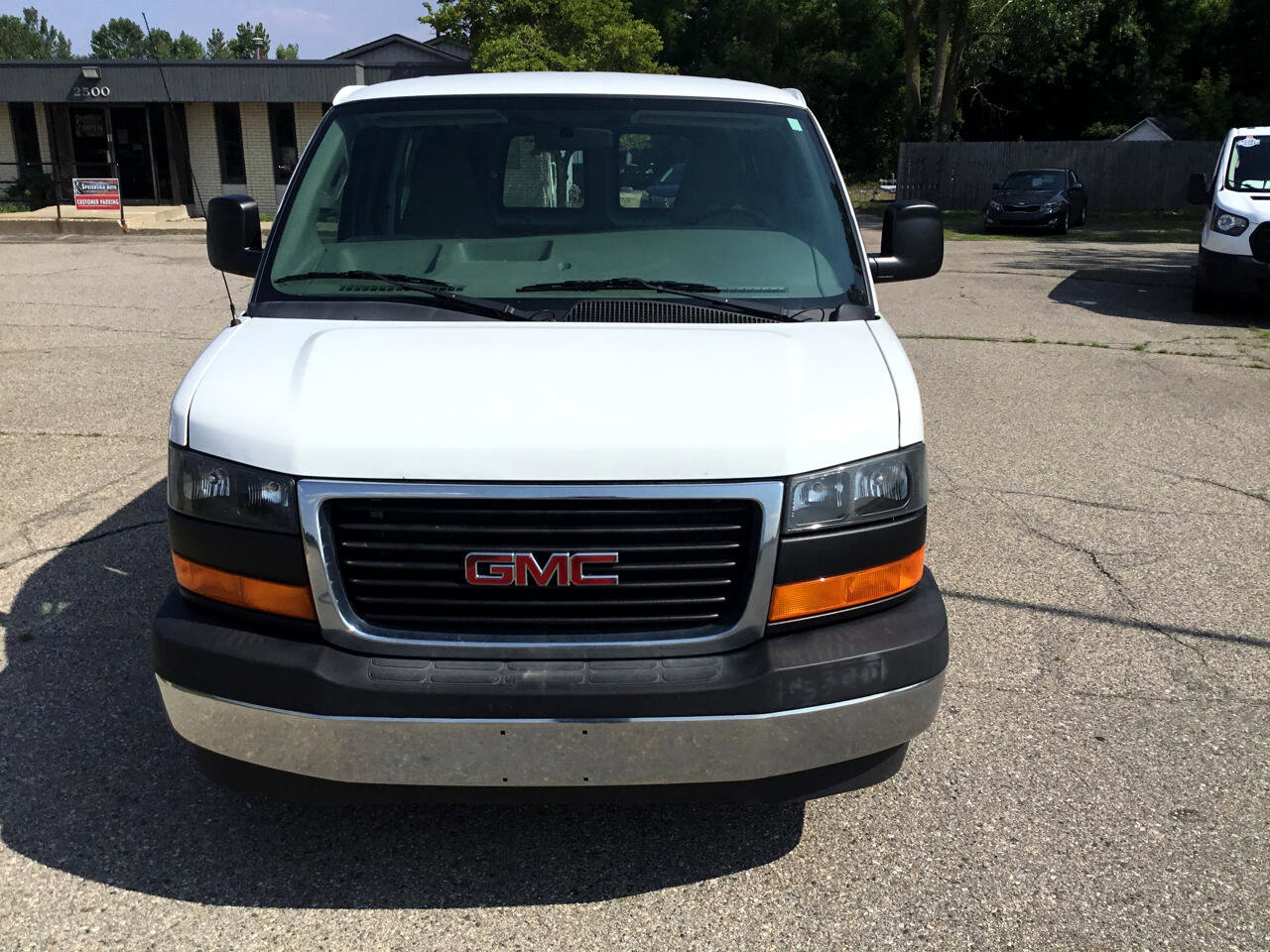 Used 2017 GMC Savana 2500 image 2
