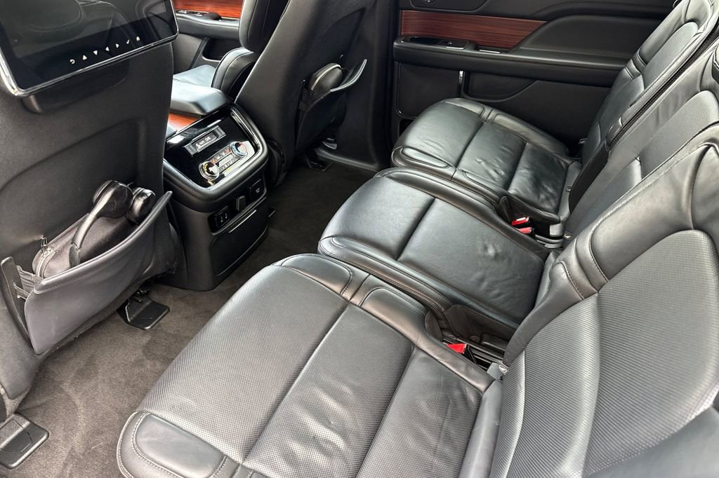 Used 2018 Lincoln Navigator L Reserve w/ Technology Package AWD/4WD image 5