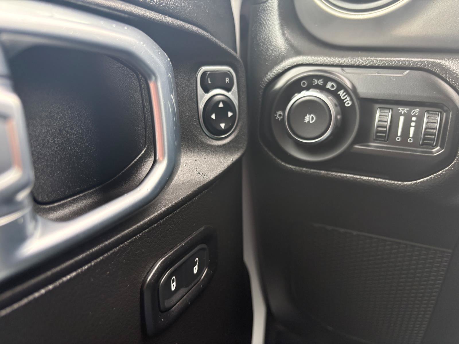 Used 2022 Jeep Wrangler Unlimited Sport AWD/4WD image 31