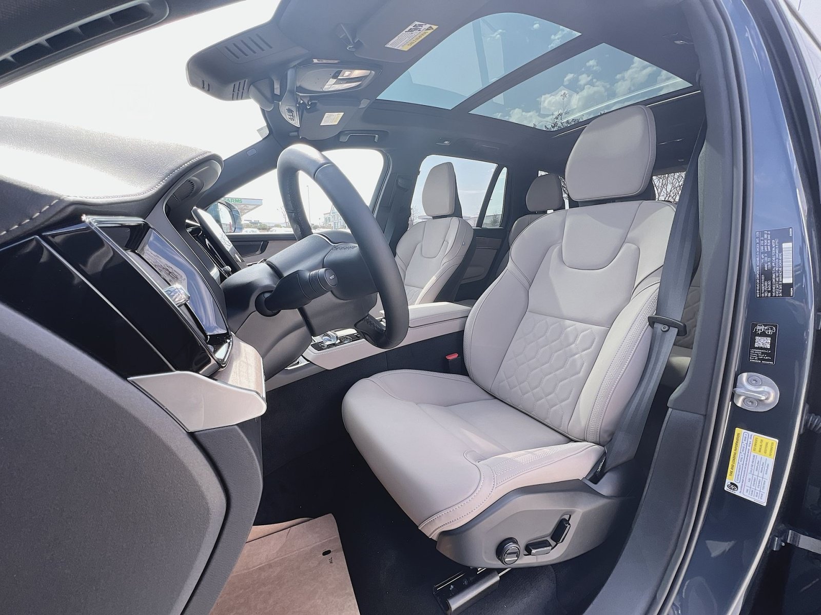 New 2026 Volvo XC90 B6 Plus w/ Protection Package Premier AWD/4WD image 21