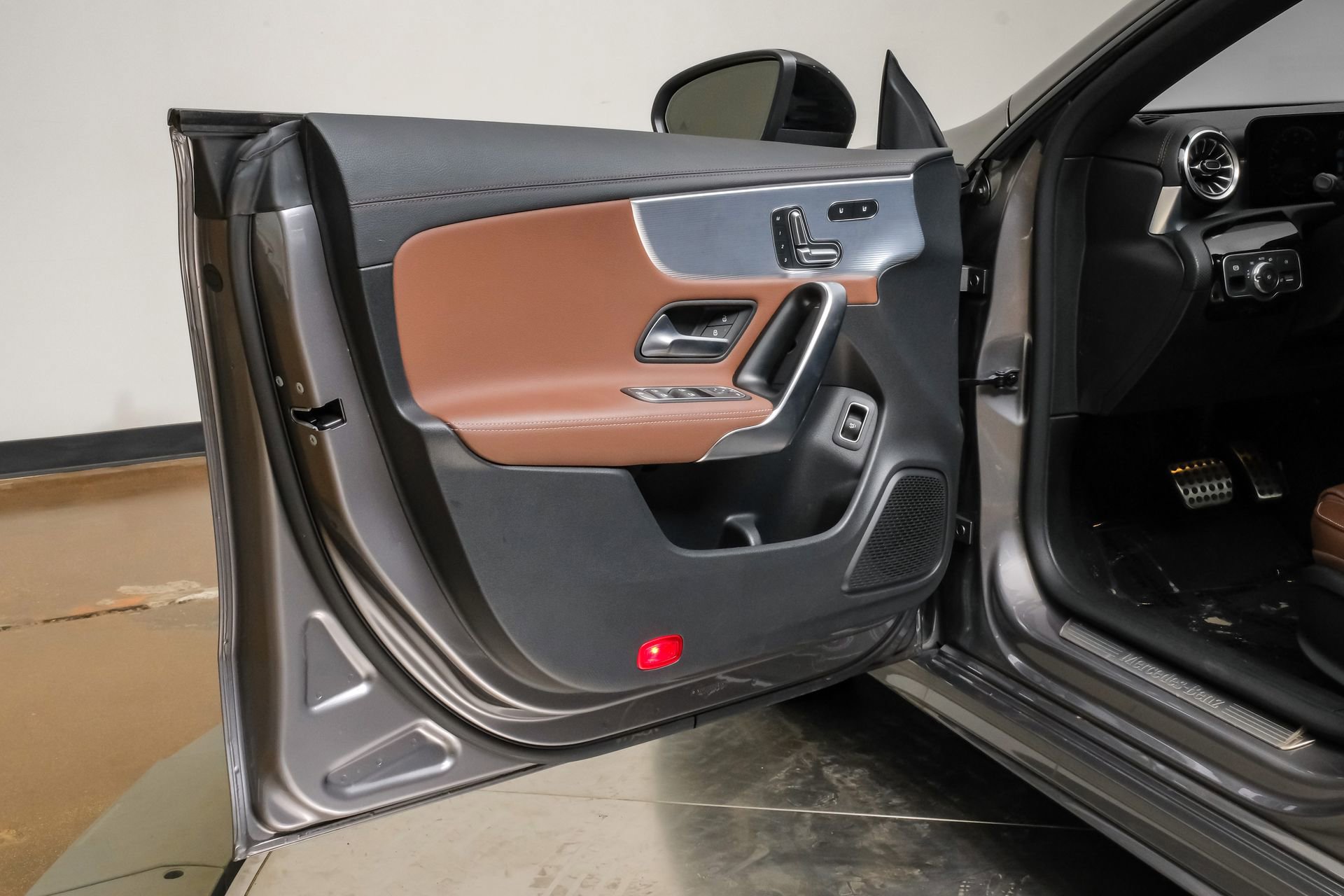 Used 2023 Mercedes-Benz CLA 250 image 49