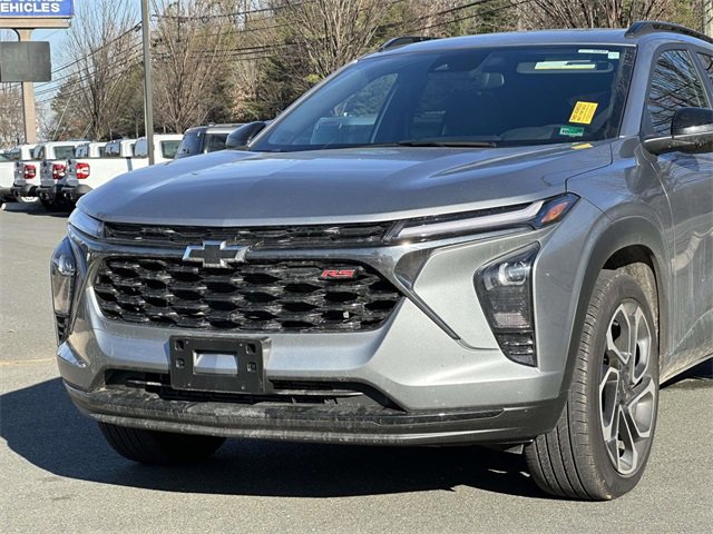 Used 2025 Chevrolet Trax RS w/ Sunroof Package image 6