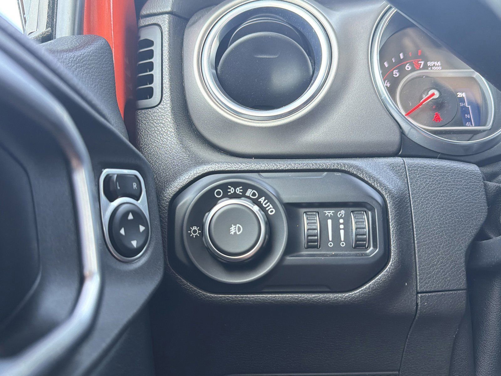 Used 2018 Jeep Wrangler Rubicon AWD/4WD image 26