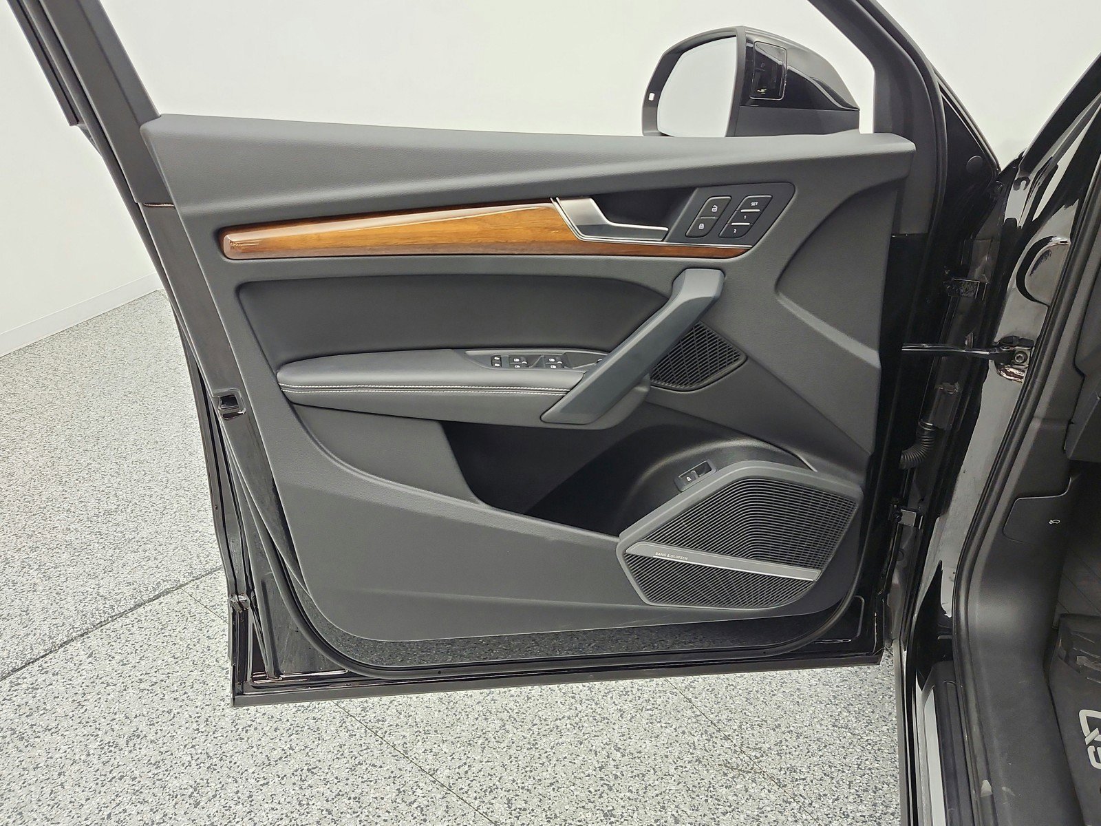 Used 2023 Audi Q5 2.0T Premium Plus w/ Premium Plus Package AWD/4WD image 17