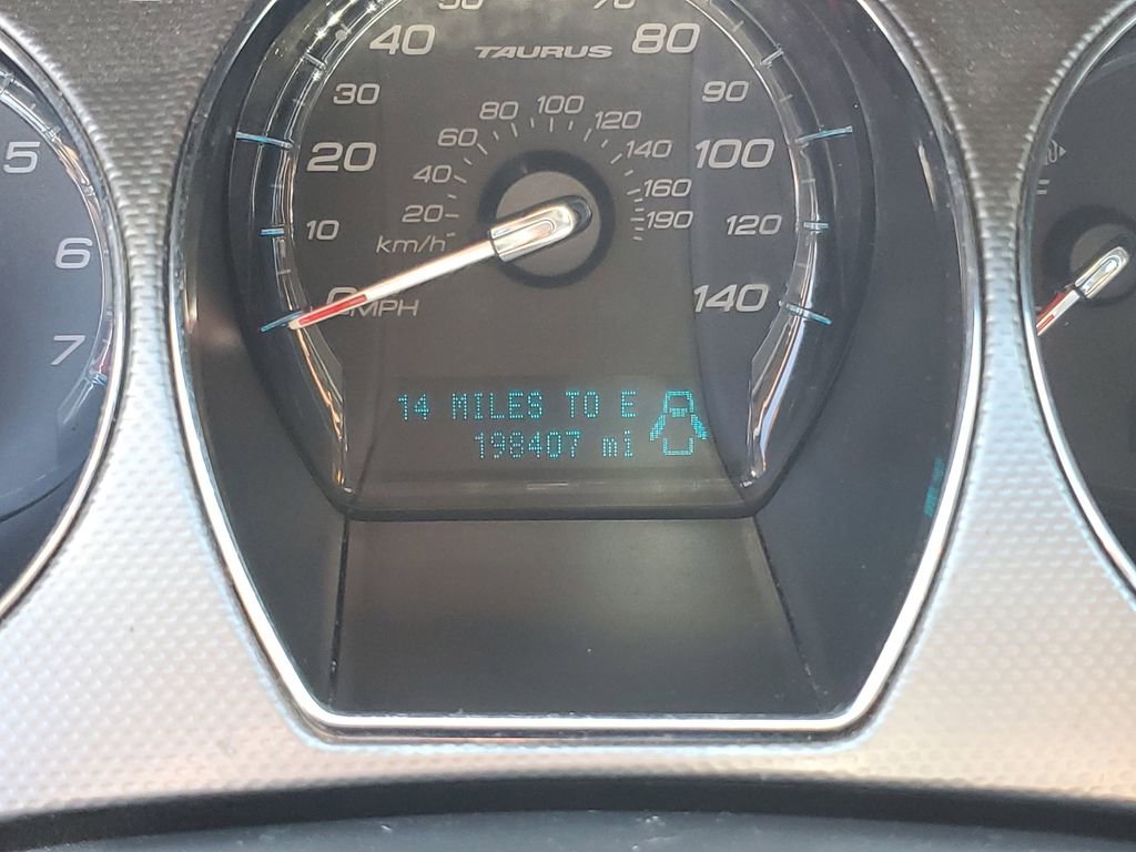 Used 2010 Ford Taurus SEL FWD image 16
