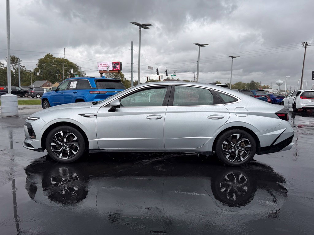 Used 2025 Hyundai Sonata SEL FWD image 4