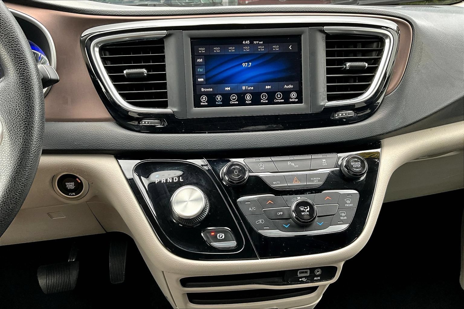 Used 2020 Chrysler Voyager LX FWD image 16