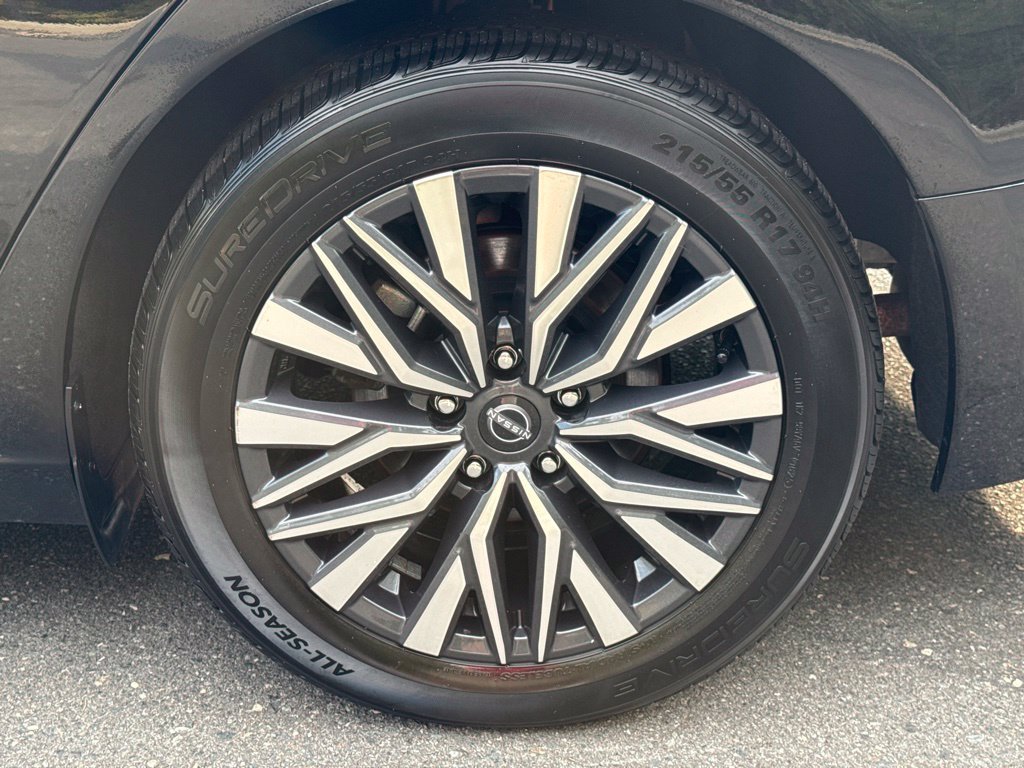 Certified 2025 Nissan Altima 2.5 SV FWD image 13