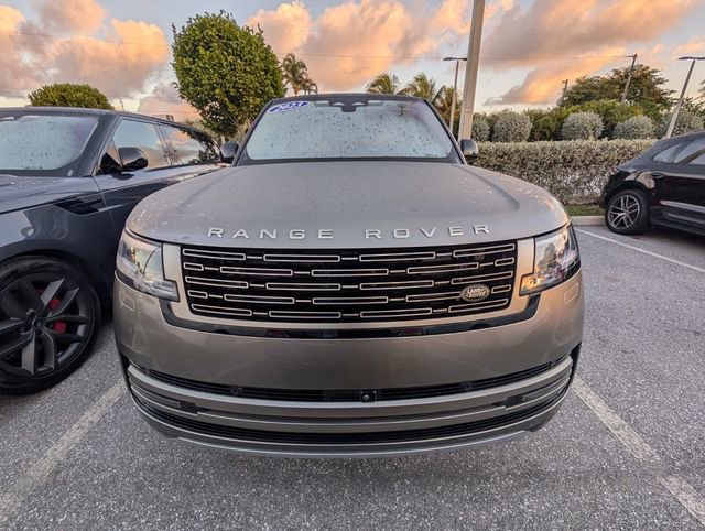 Used 2023 Land Rover Range Rover SE image 3