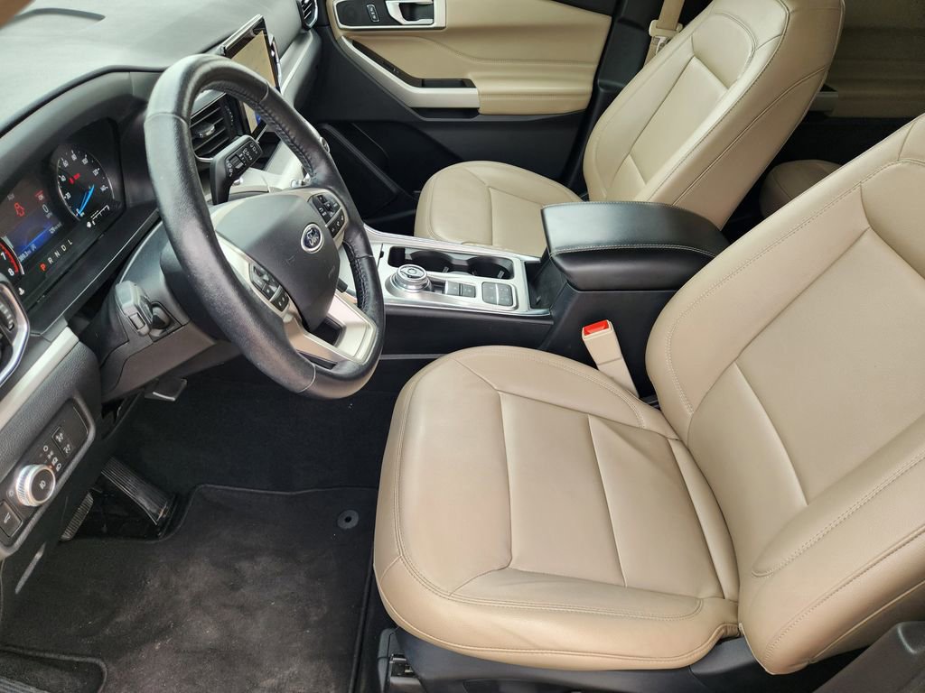 Used 2021 Ford Explorer XLT w/ Equipment Group 202A image 12