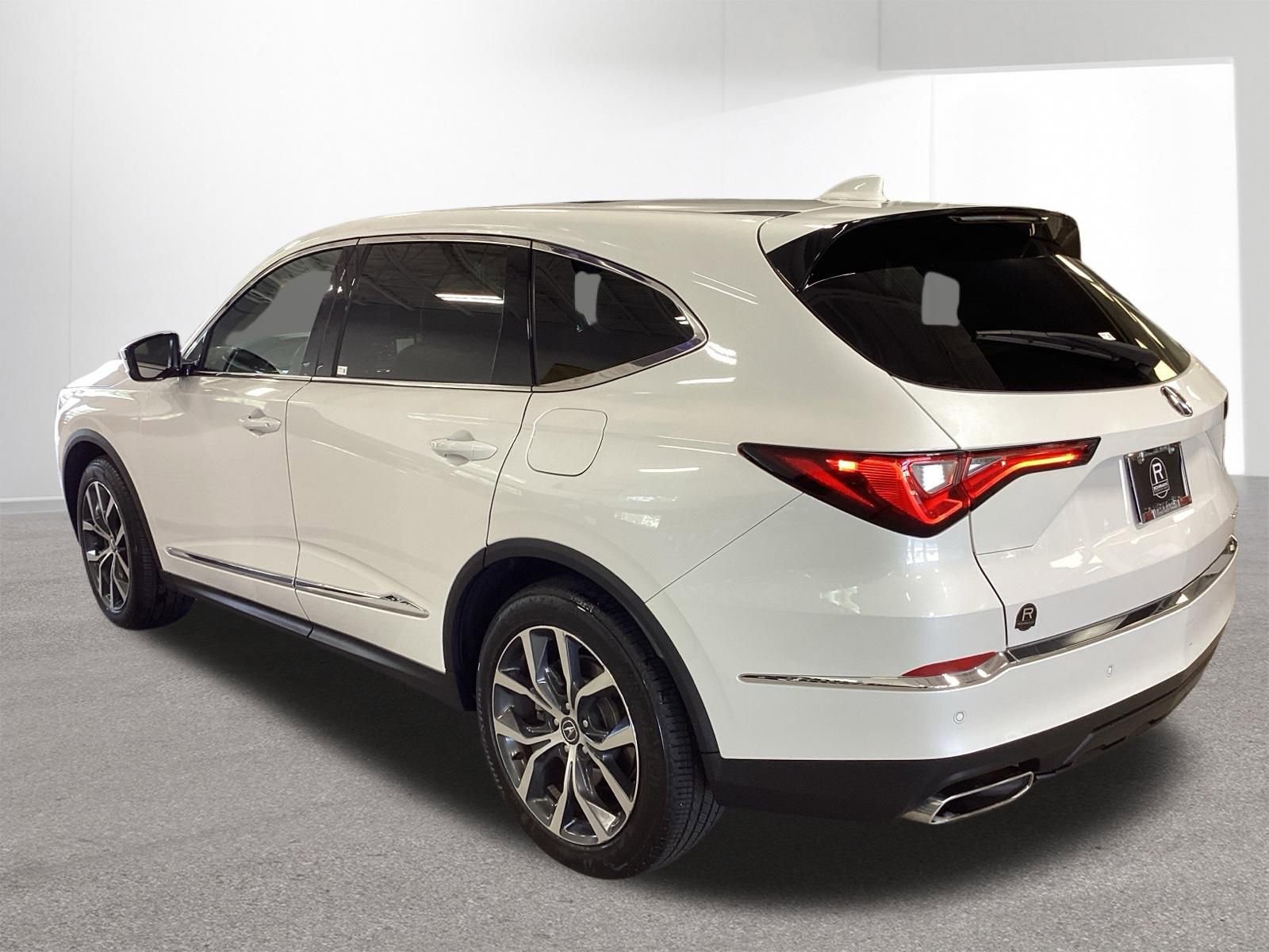 Used 2024 Acura MDX SH-AWD w/ Technology Package image 2