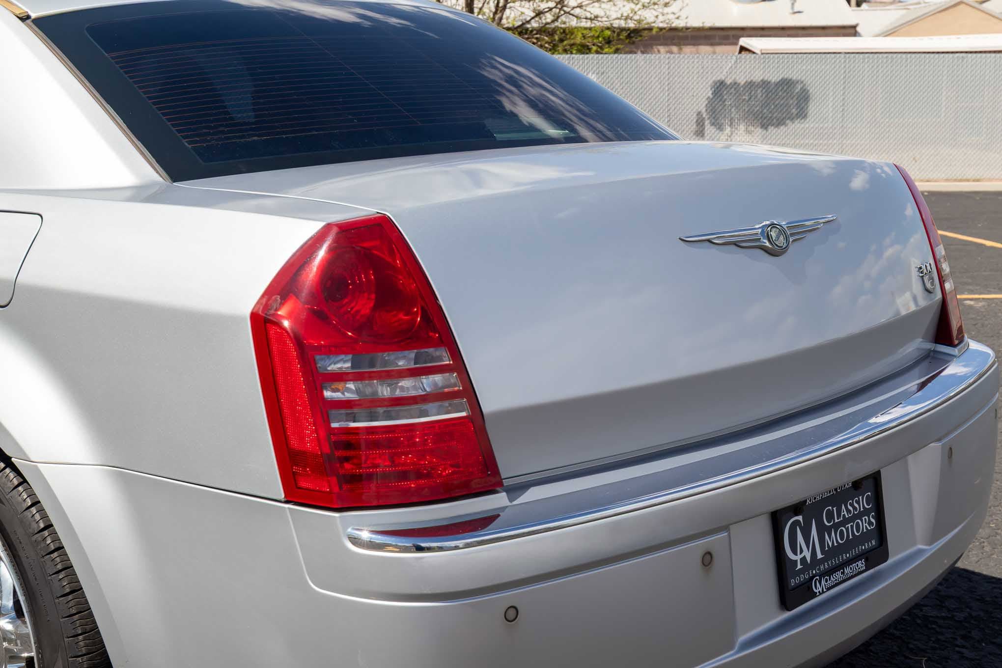 Used 2005 Chrysler 300 C w/ Navigation & Sound Group II RWD image 33