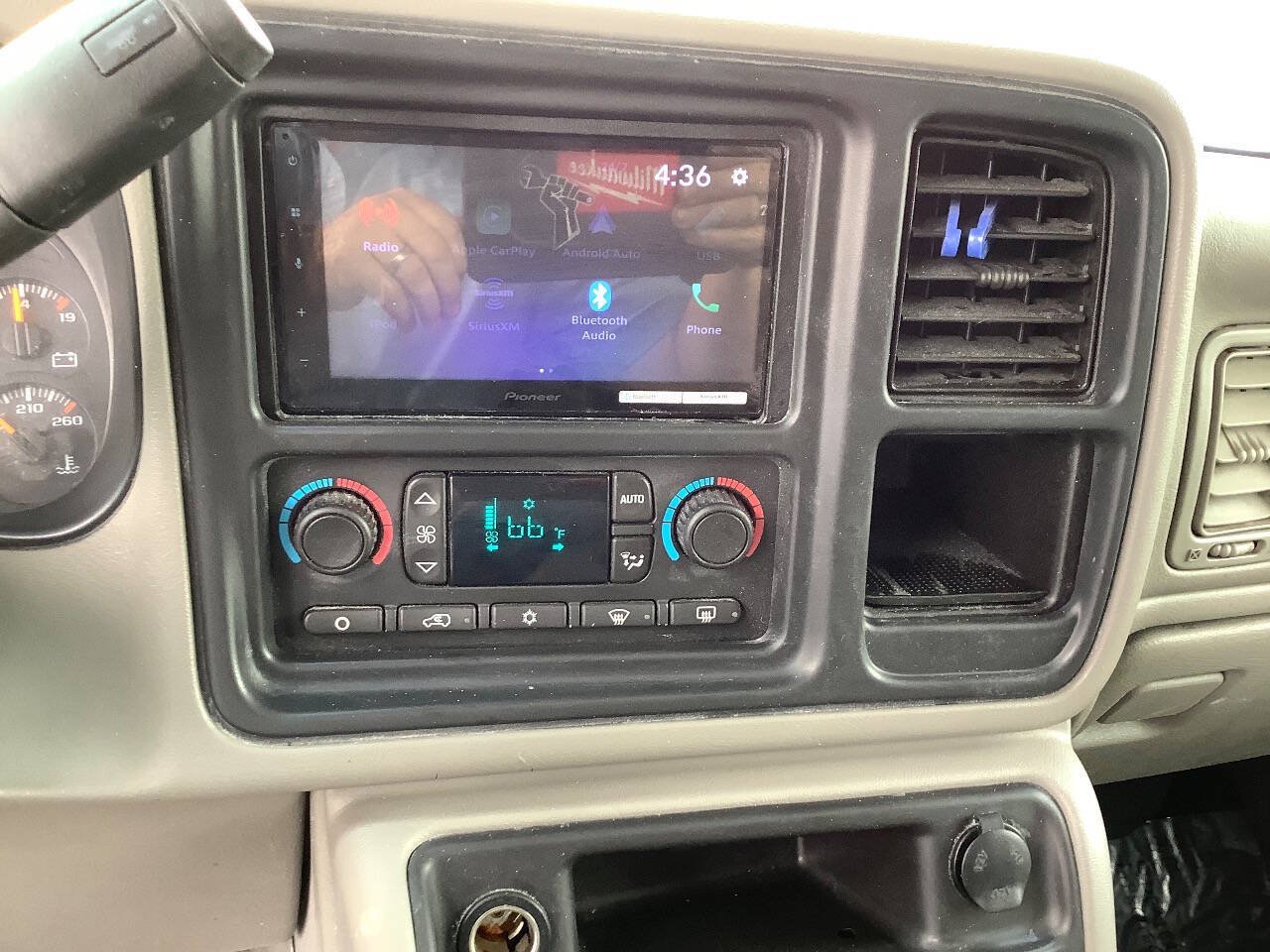 Used 2006 GMC Sierra 2500 SLE w/ Onstar Plus Package AWD/4WD image 48