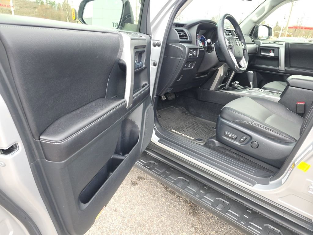 Used 2015 Toyota 4Runner SR5 Premium image 11