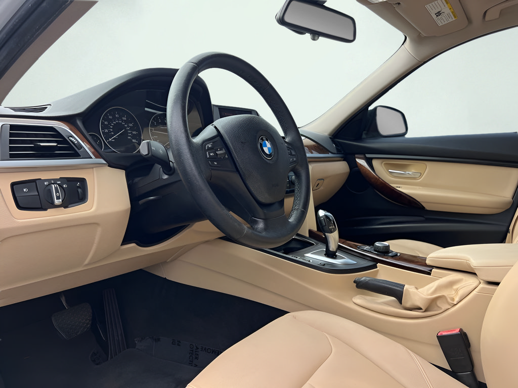 Used 2018 BMW 320i Sedan RWD image 32
