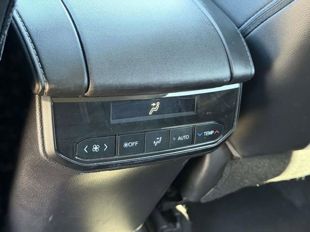 Used 2023 Toyota Highlander XLE image 12